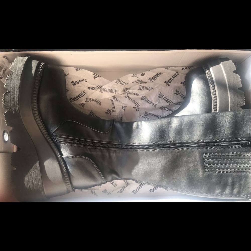 Shaker-100 - Black Vegan Leather